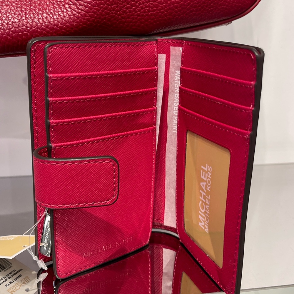MICHAEL KORS Medium Saffiano Leather Bifold ZP CN Wallet
COLOR DK RASPBERRY
NWT - Picture 11 of 16